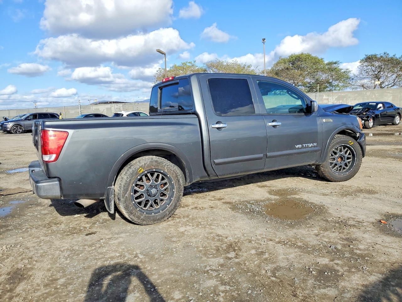 2011 Nissan Titan SV