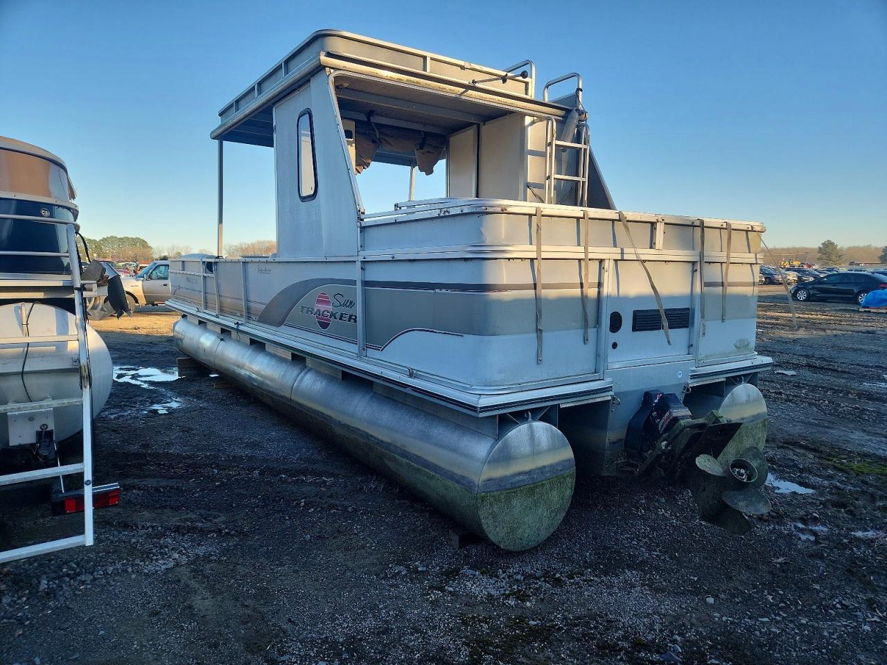 2002 Tracker Boat
