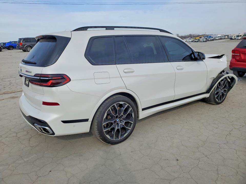 2025 BMW X7 M60i