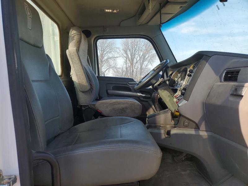 2016 Kenworth T680 Semi Truck