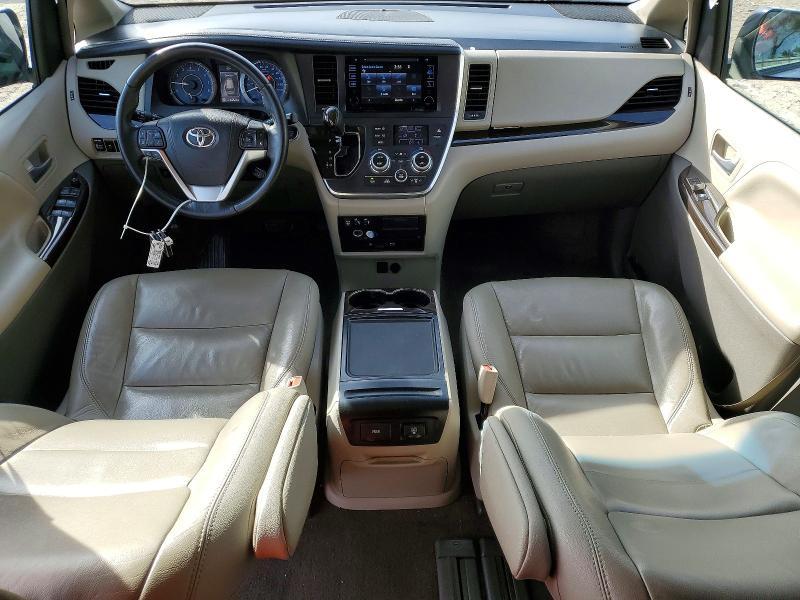 2017 Toyota Sienna xle Premium 8-passenger