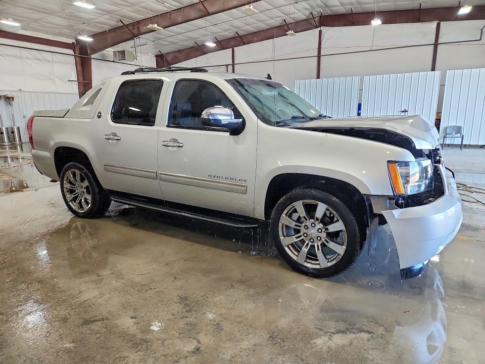 2013 Chevrolet Avalanche LS
