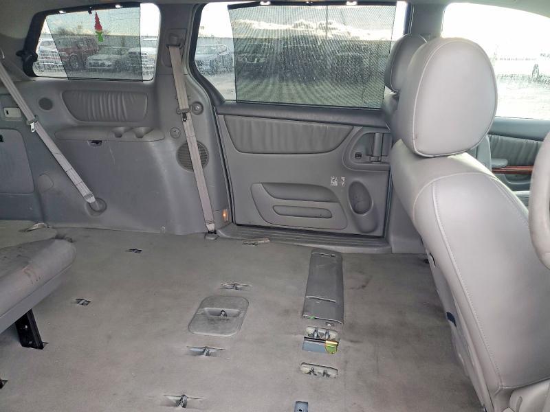 2004 Toyota Sienna xle 7 Passenger