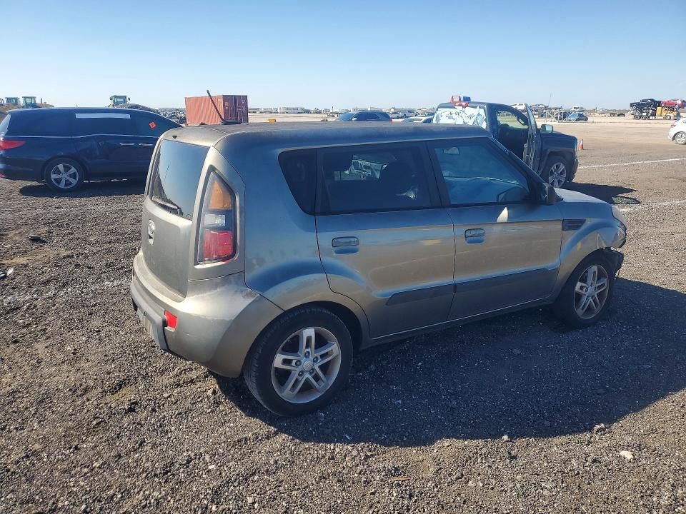 2010 KIA Soul +