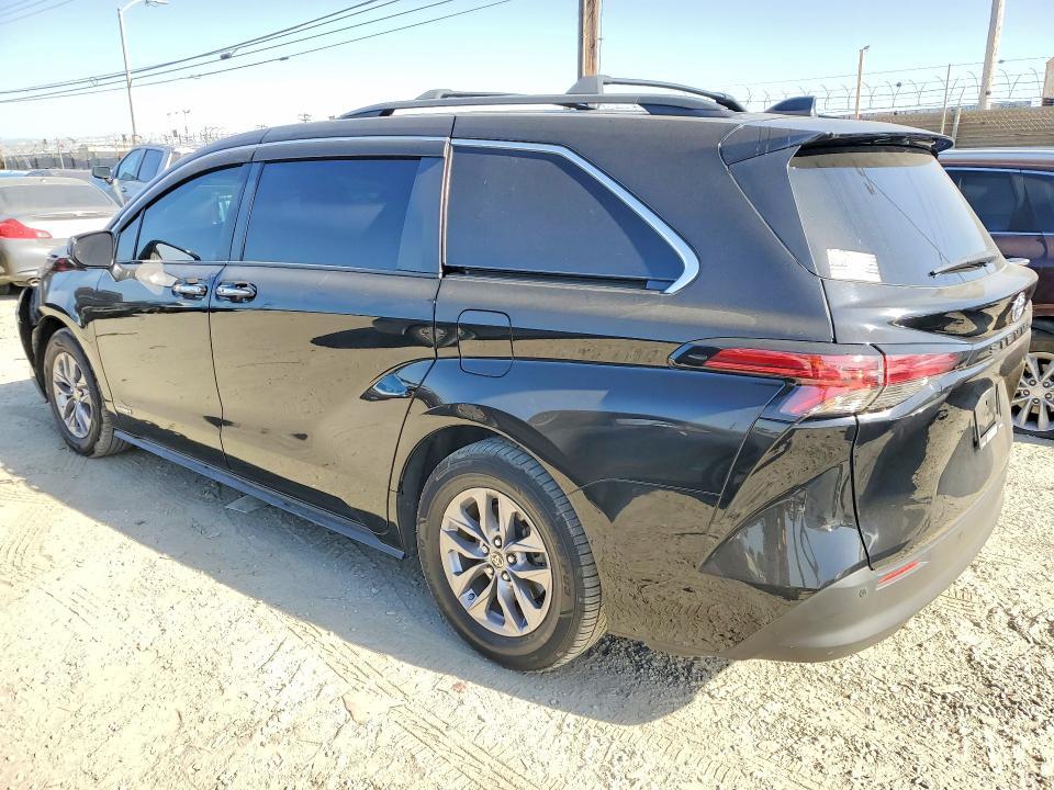 2021 Toyota Sienna xle