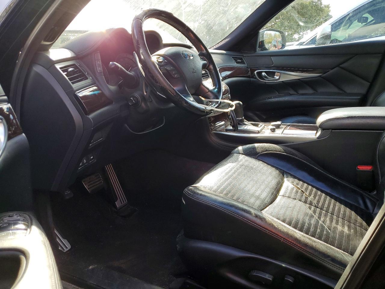 2016 Infiniti Q70 3.7