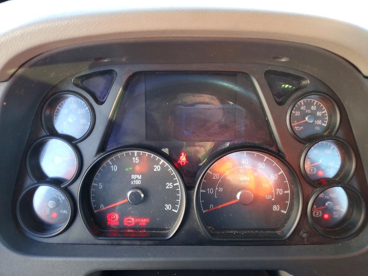 2018 Peterbilt 579 Semi Truck