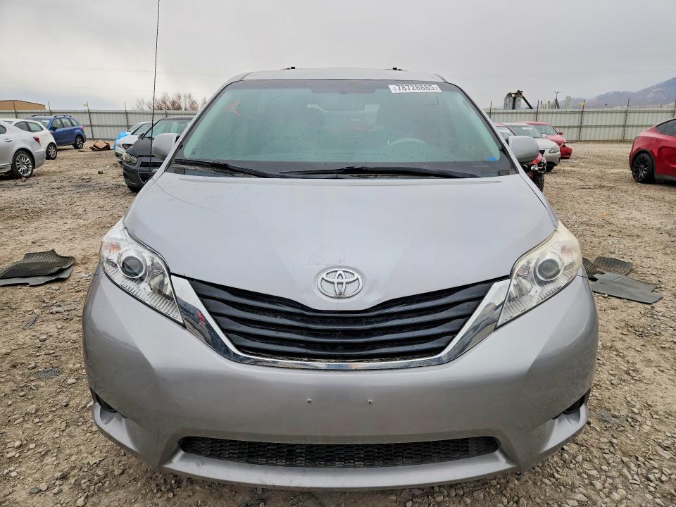 2011 Toyota Sienna le 7-passenger