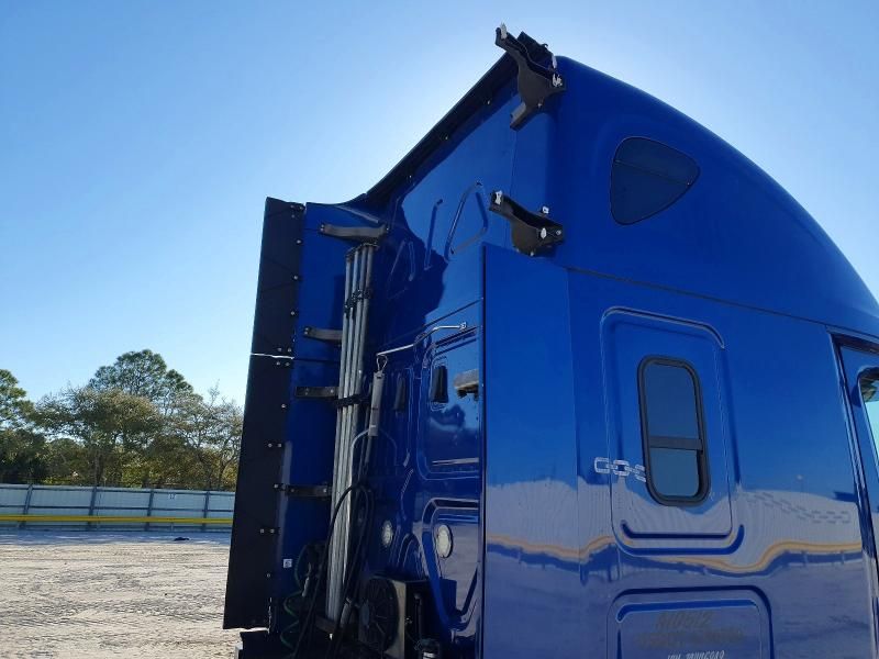 2018 Freightliner Cascadia 126