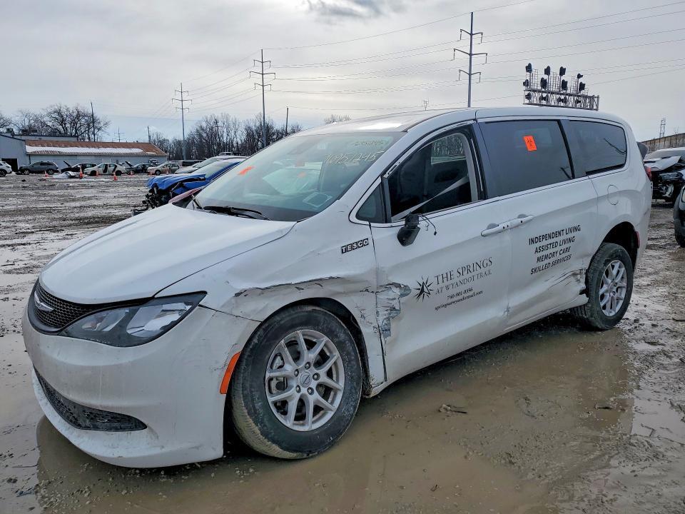 2023 Chrysler Voyager lx