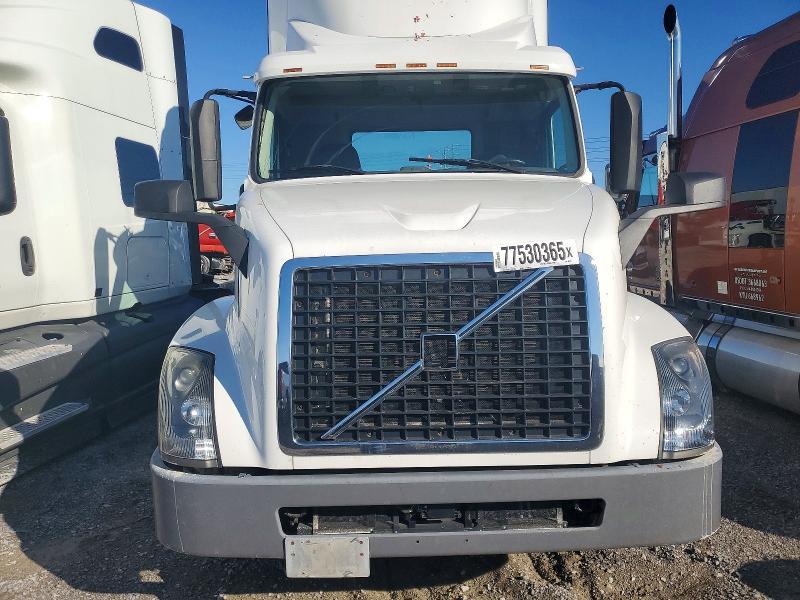 2017 Volvo VNL Semi Truck