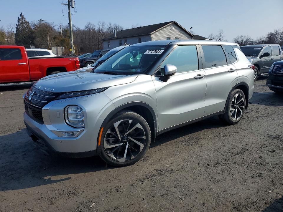 2023 Mitsubishi Outlander se