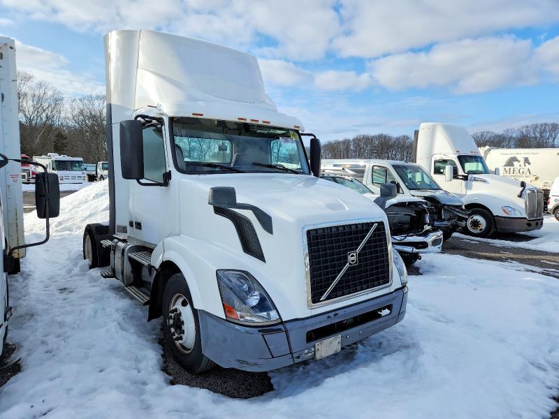 2018 Volvo VNL Semi Truck