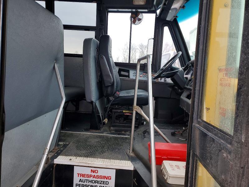 2009 Freigliner 2009 Freightliner B2 Bus Chassis School Bus