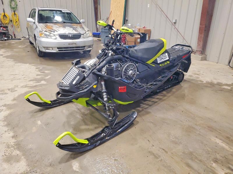 2020 Skidoo 2020 Skidoo  Renegade Adrenaline