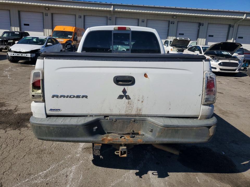 2006 Mitsubishi Raider LS