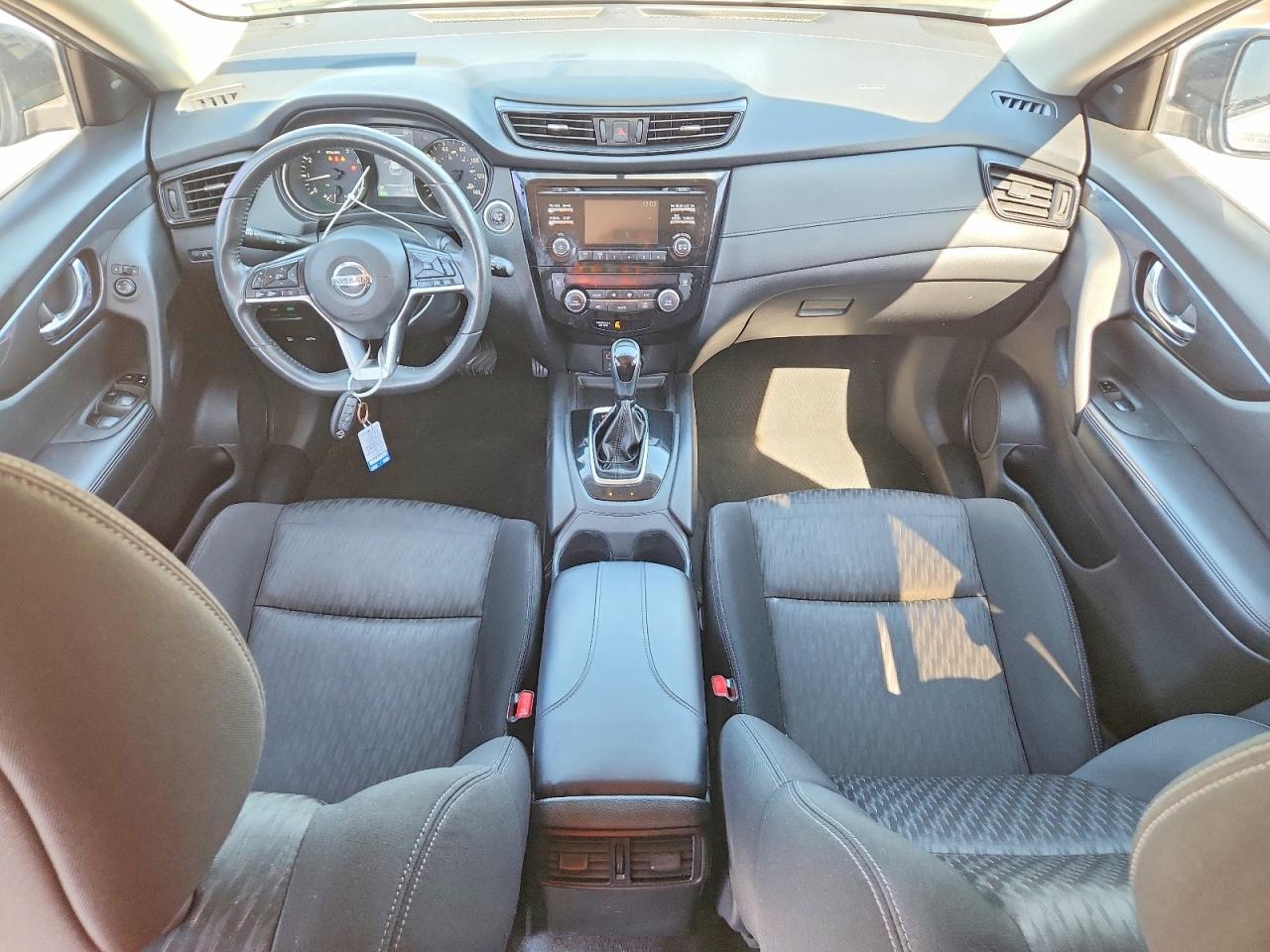 2017 Nissan Rogue sv