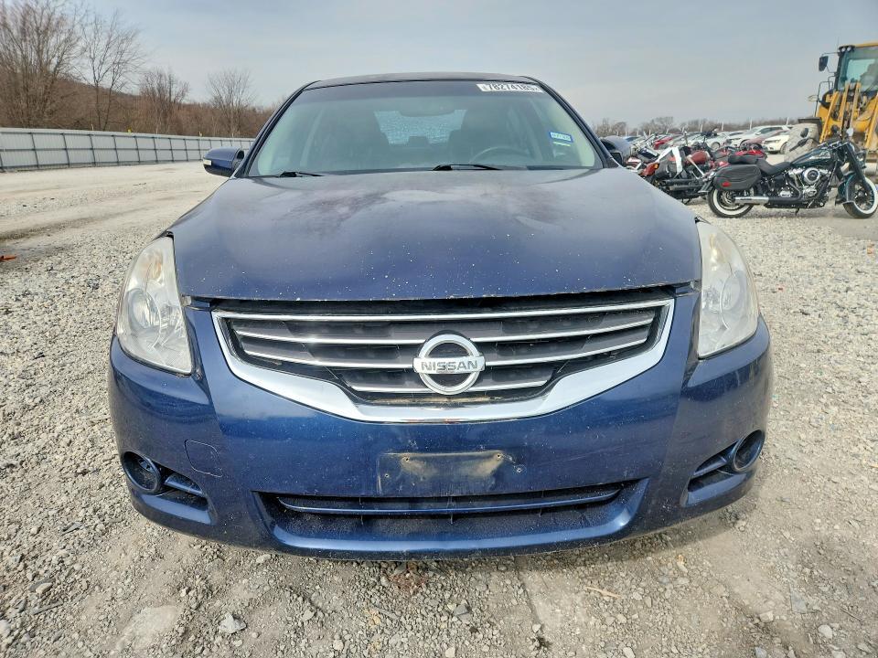 2011 Niss Altima Base