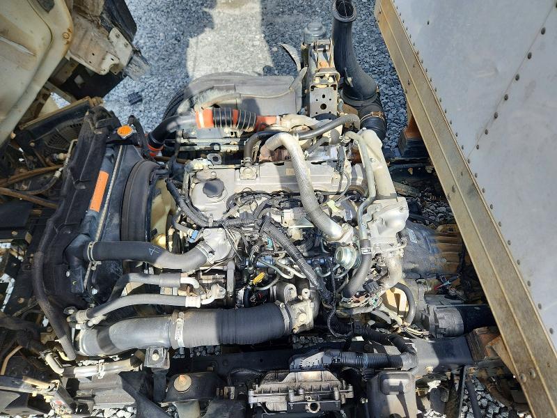 2018 Isuzu NPR BOX Truck