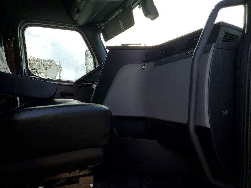 2020 Freigliner 2020 Freightliner Cascadia 126 Semi Truck