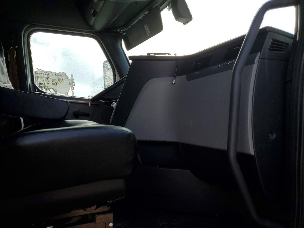 2020 Freigliner 2020 Freightliner Cascadia 126 Semi Truck