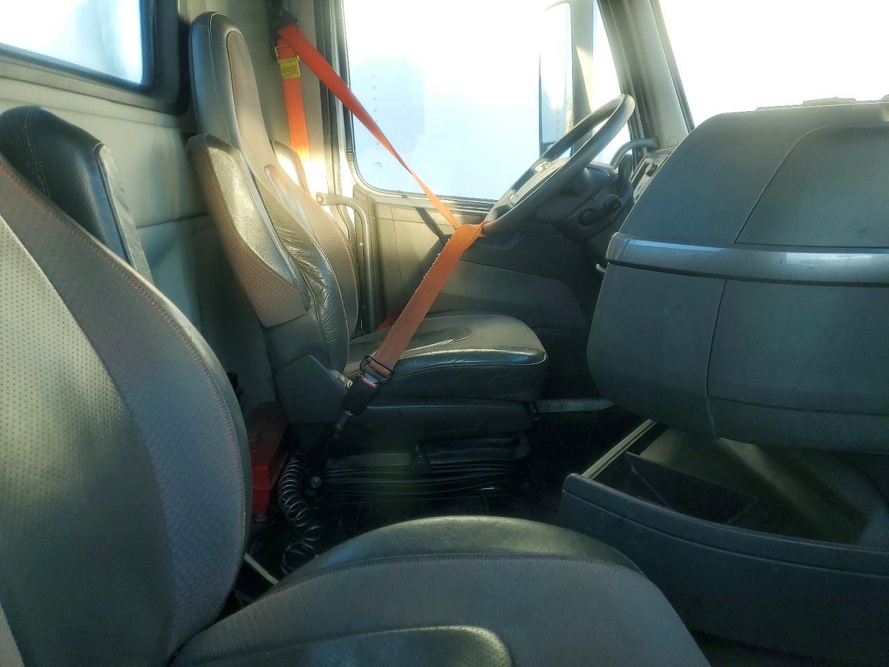2020 Volv O VNR Semi Truck