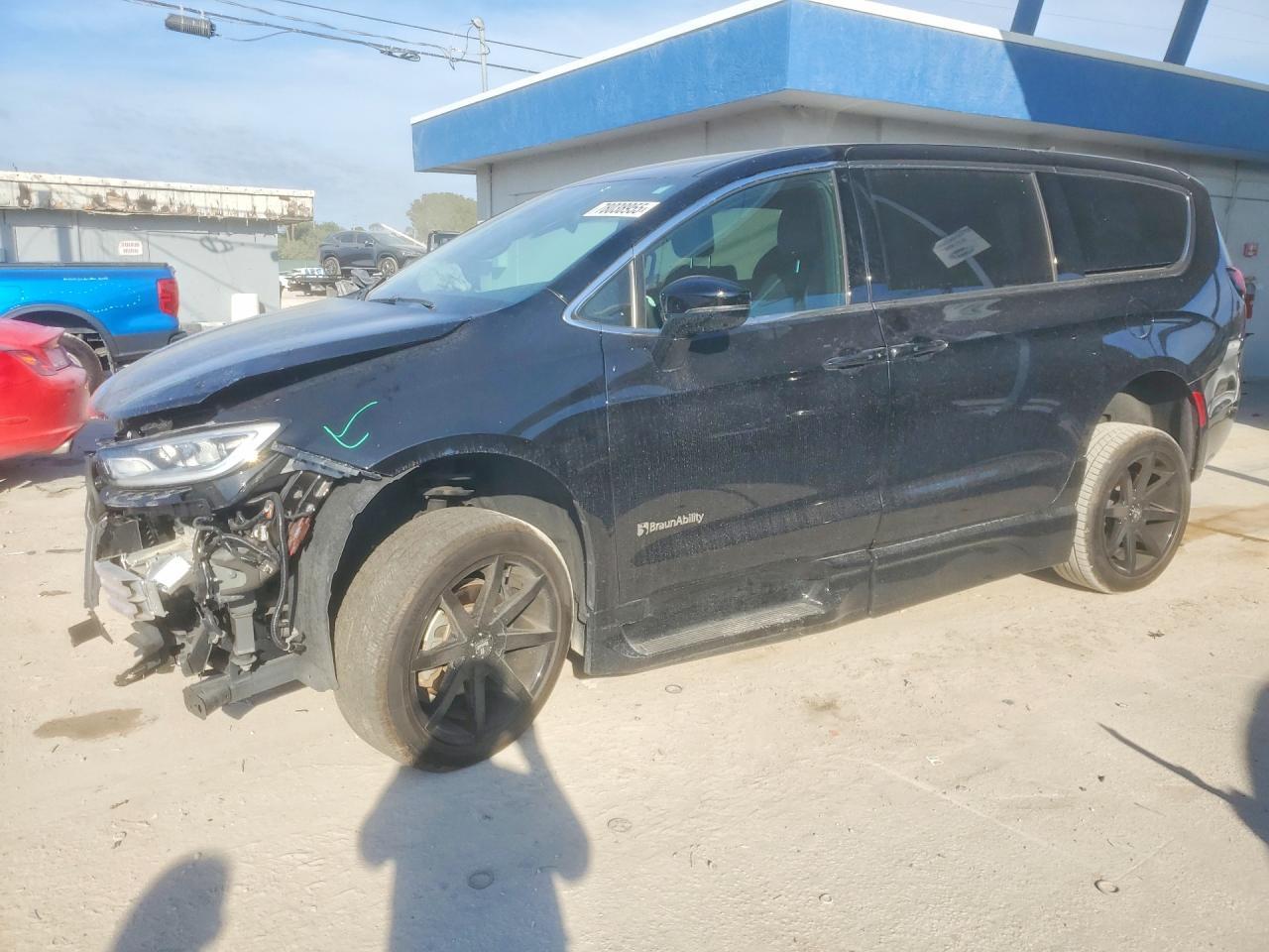 2025 Chrysler Pacifica Select