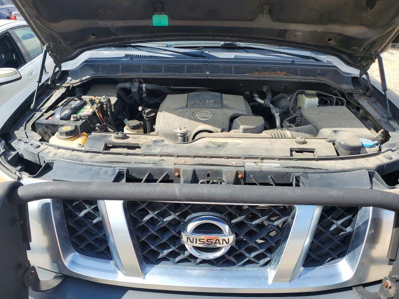 2013 Nissan Titan SV