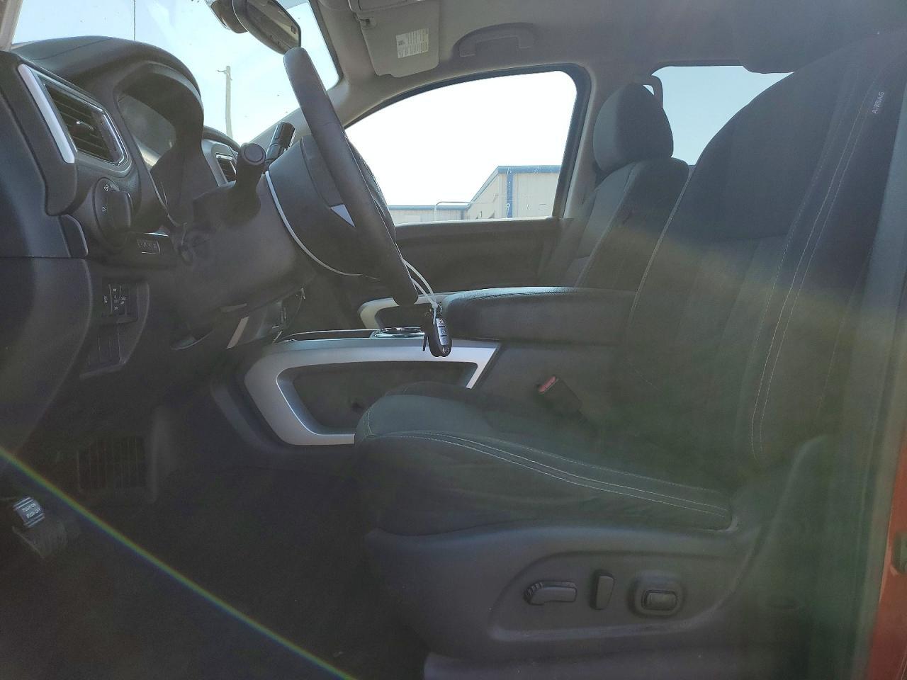 2017 Nissan Titan SV