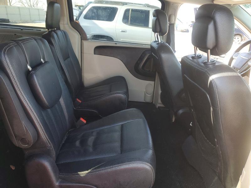 2016 Chrysler Town & Country Touring l