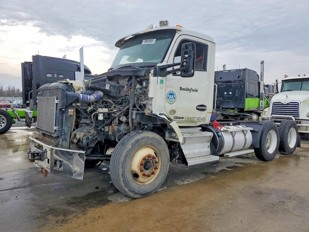 2017 Kenworth T880 Semi Truck