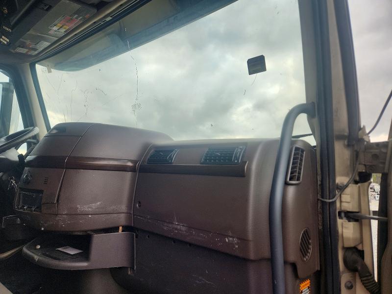 2015 Volvo VNL Semi Truck