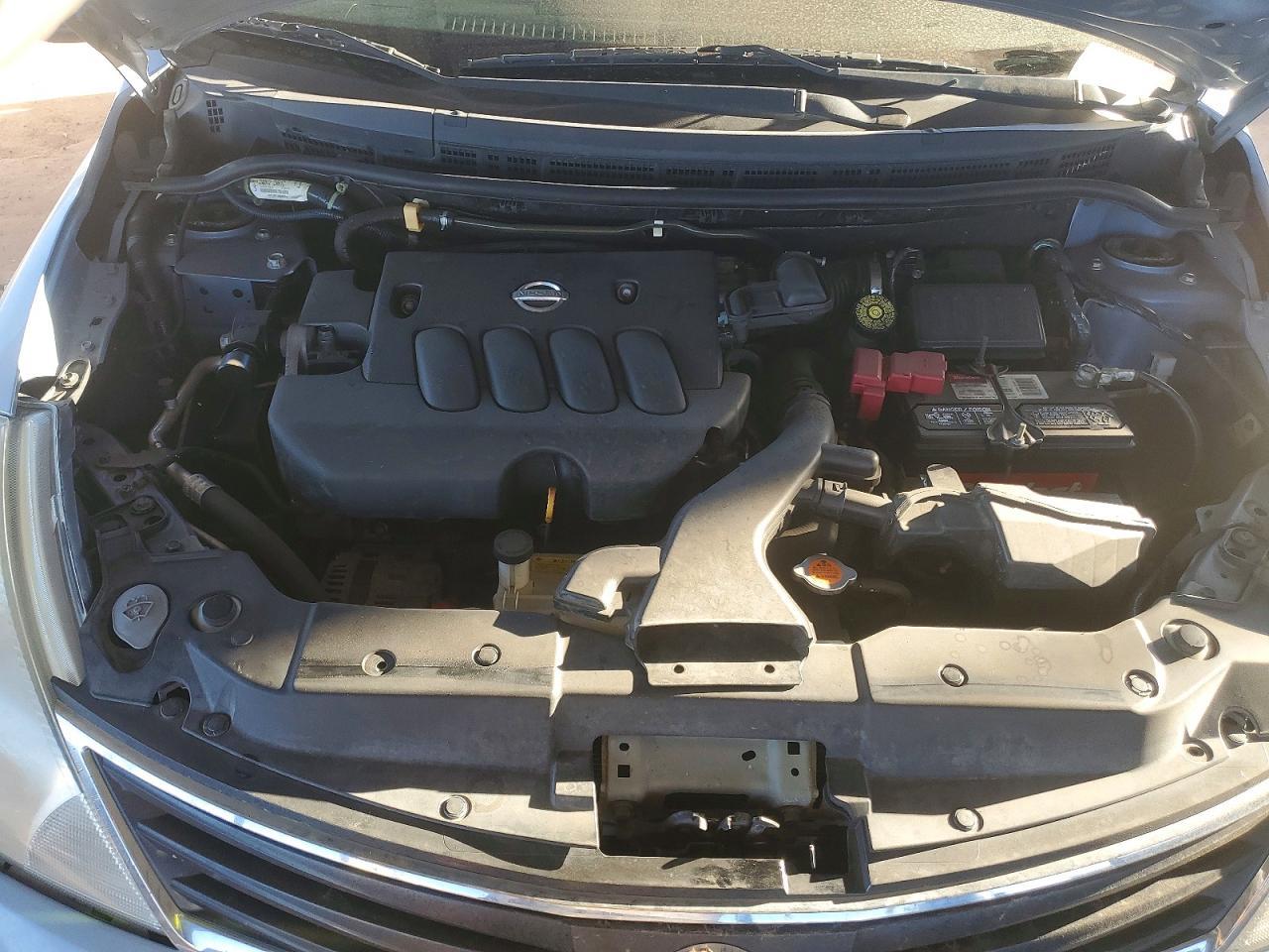 2011 Niss Versa s