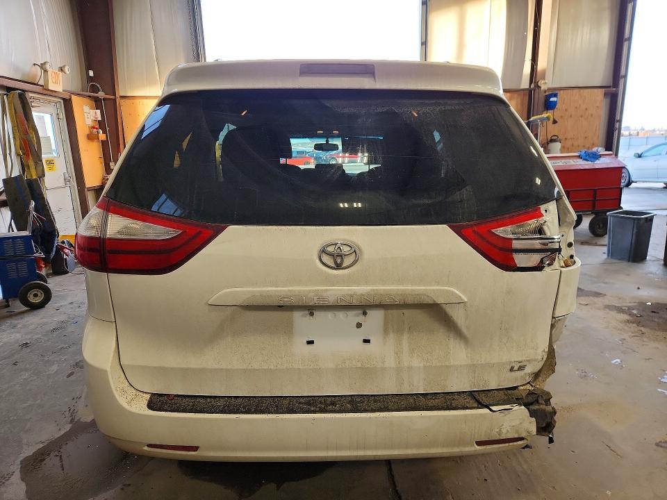 2017 Toyota Sienna le 8-passenger