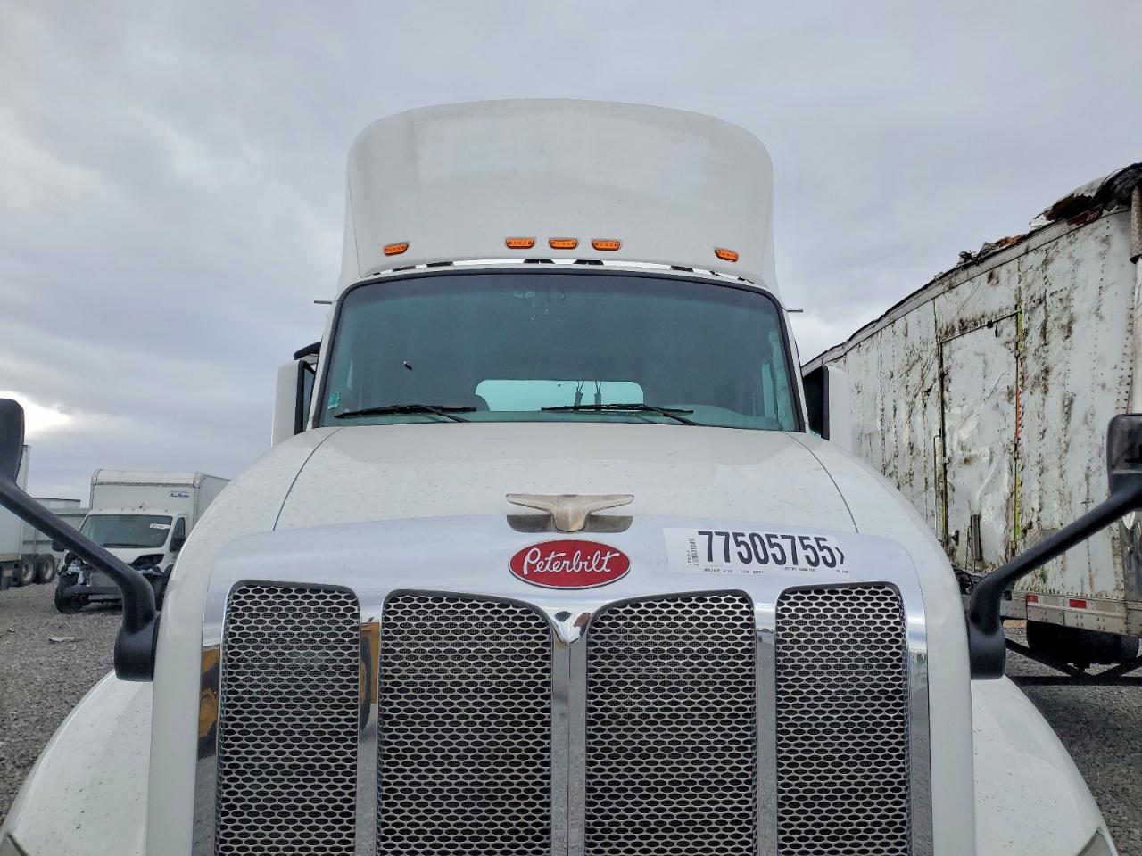 2019 Peterbilt 579 Semi Truck