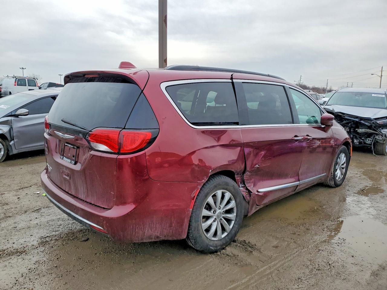 2017 Chrysler Pacifica Touring l