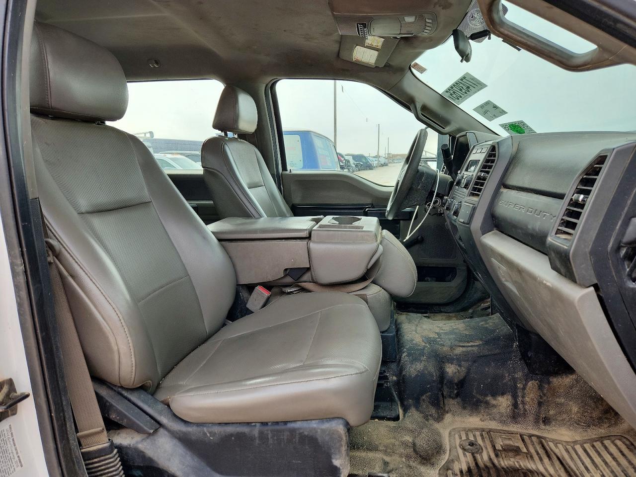2017 Ford F350 Super Duty Flatbed Truck