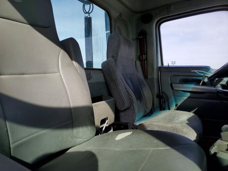 2015 Kenworth T680 Semi Truck