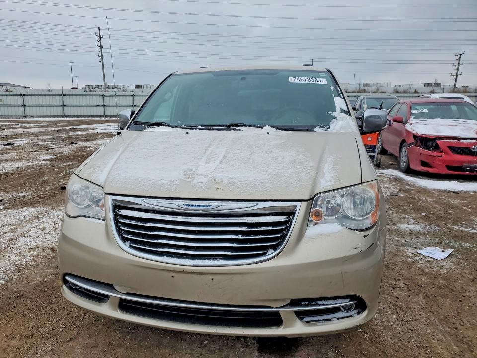 2013 Chrysler Town & Country Touring l