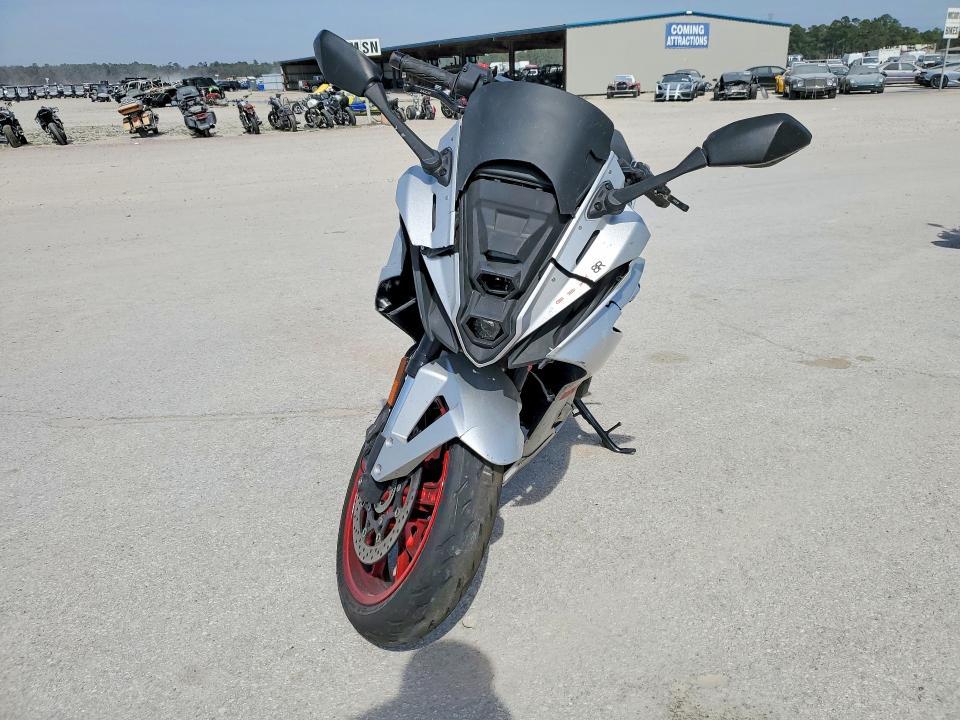 2024 Suzuki GSX800 F