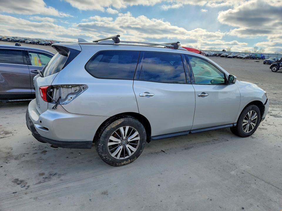 2019 Nissan Pathfinder sv
