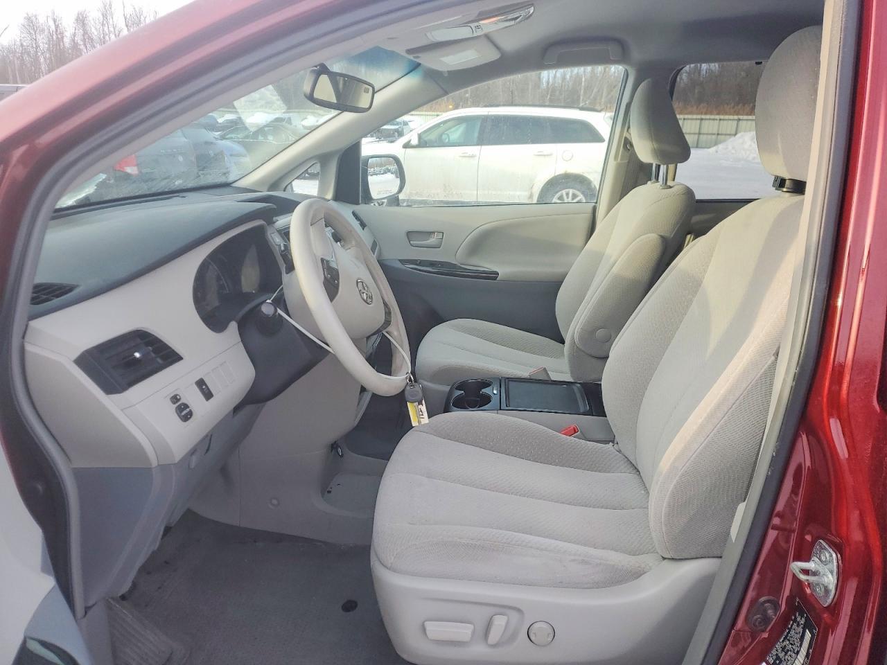 2013 Toyota Sienna le