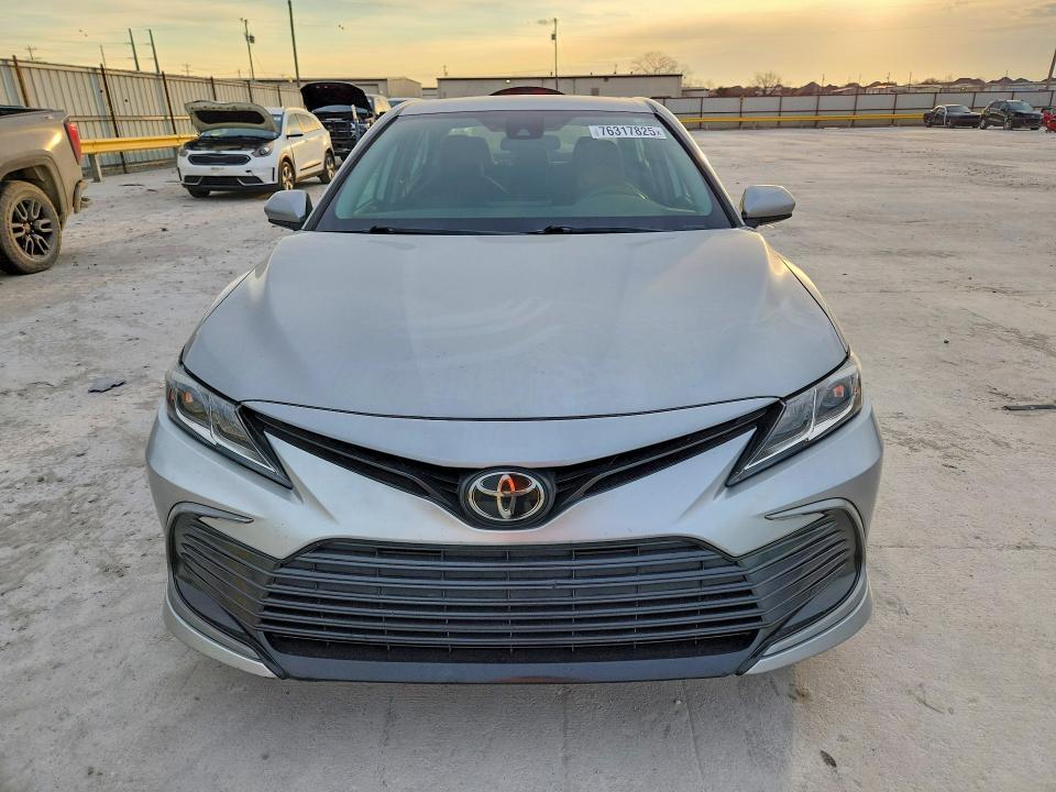 2021 Toyota Camry le