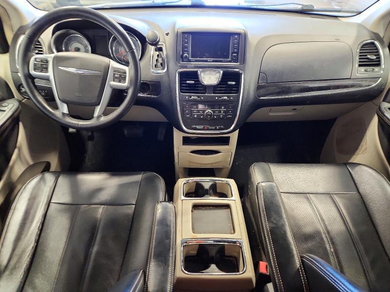 2013 Chrysler Town & Country Touring l