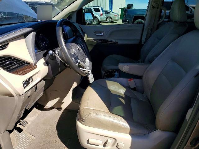 2015 Toyota Sienna xle 8-passenger
