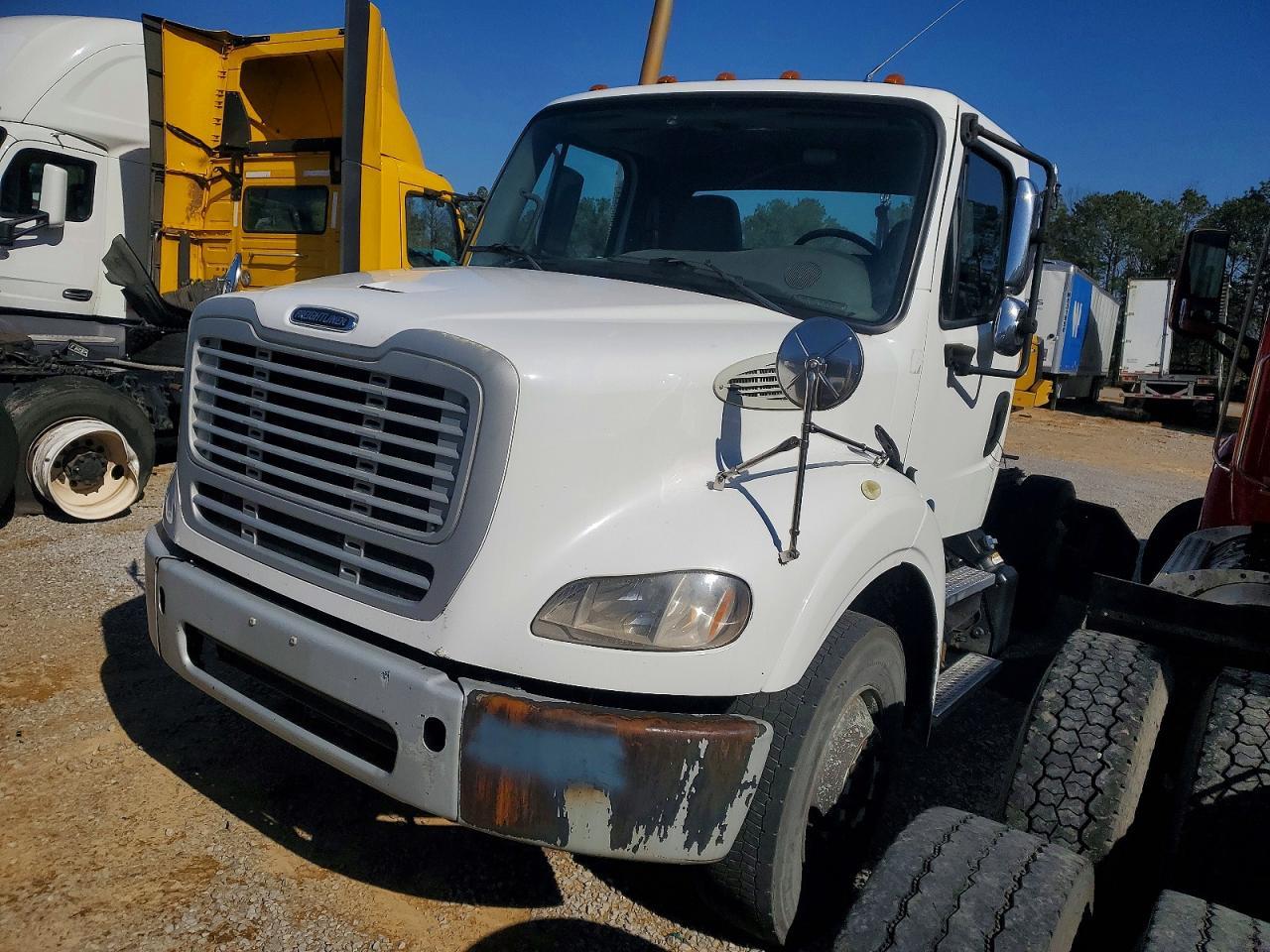 2015 Freightliner Business Class M2 Semi Truck