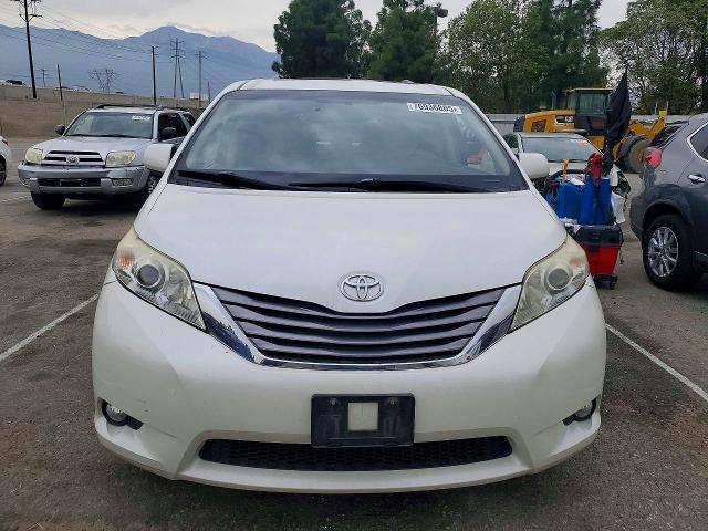 2016 Toyota Sienna xle