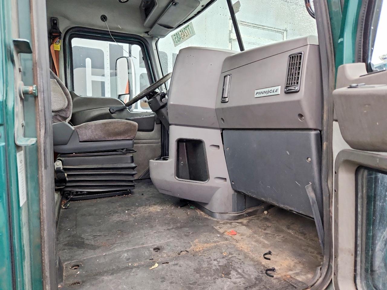 2017 Mack CX612 Semi Truck