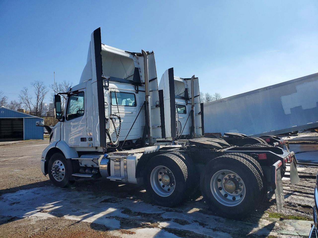 2020 Volvo VNR Semi Truck