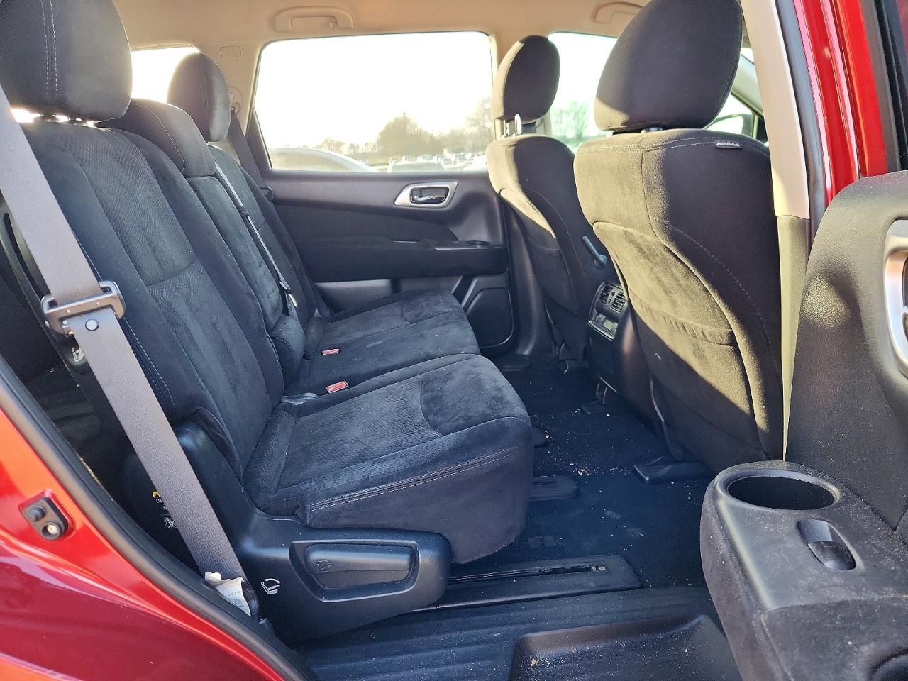 2016 Nissan Pathfinder s